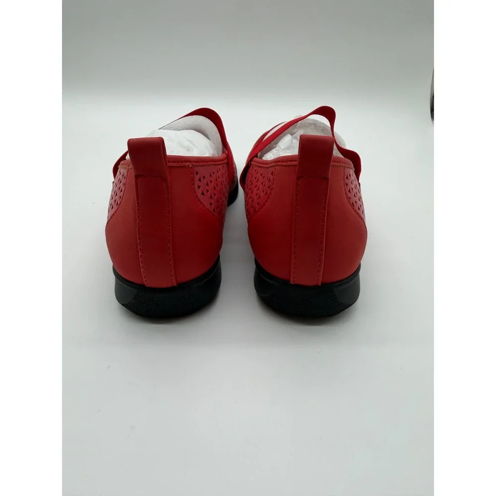Trotters Josie Red Perforated Leather Mary Jane Flats T1761-610‎ Womens 7.5 WW